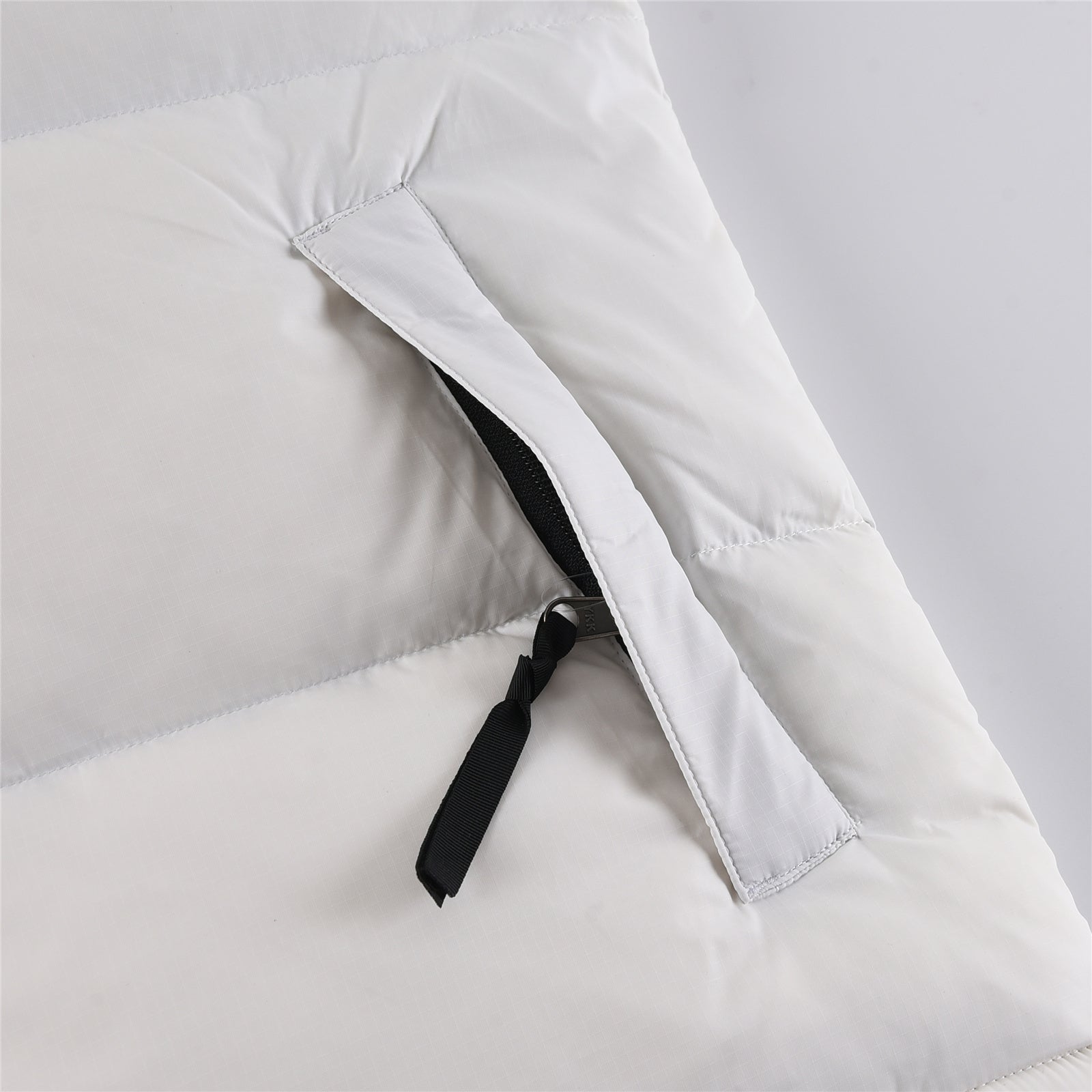 The North Face 1996 Retro Nuptse Vest – White / Black