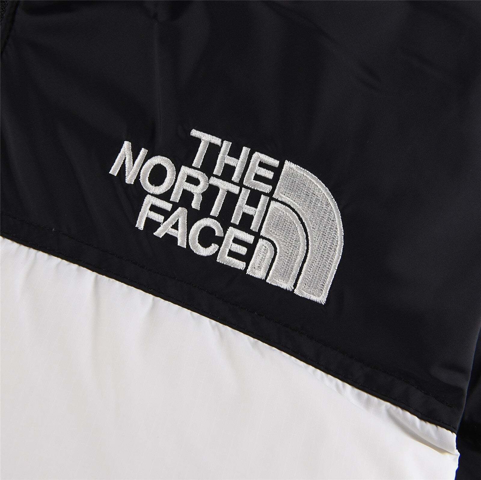 The North Face 1996 Retro Nuptse Vest – White / Black